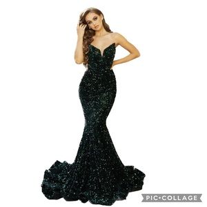 Emerald green prom dress size 2. Purchased from Terry Costa gowns in Dallas,Tx.